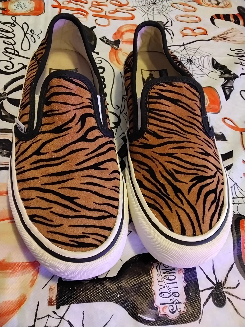 Vans Tiger-Print Slip-On Sneakers Skate Shoes Women's Size 7